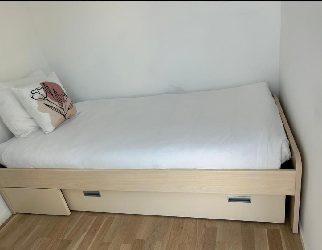 New Spacious Two Bedroom Center With Parking, Near Public Transport Luxembourg Extérieur photo